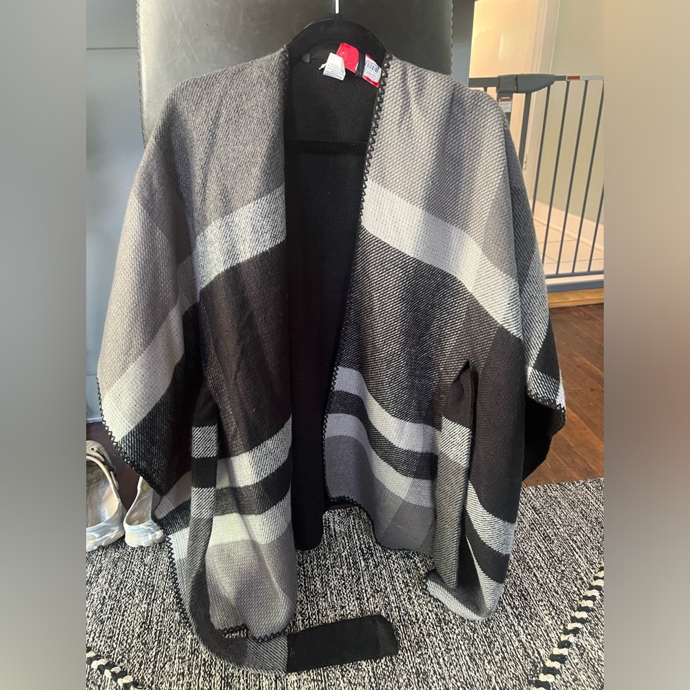Women’s Kelly & Katie Plaid Wrap Sweater Size Universal.